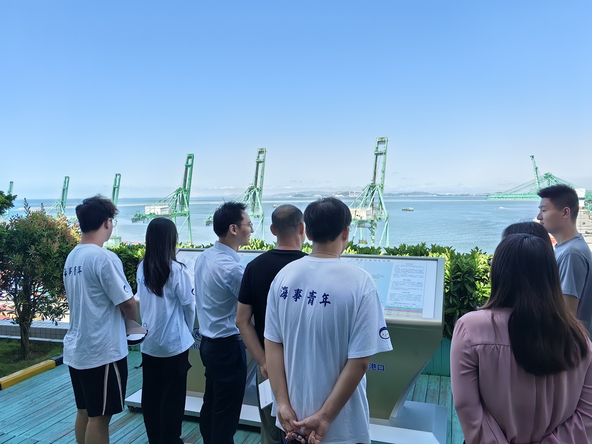 04参观汕头招商港口观景平台.jpg