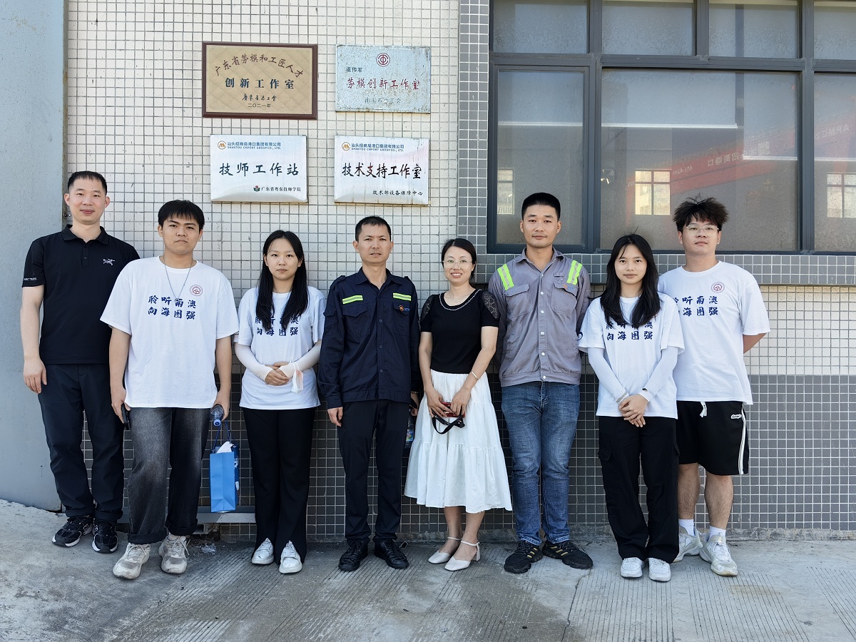 06参观温伟军劳模创新工作室（省级）.jpg